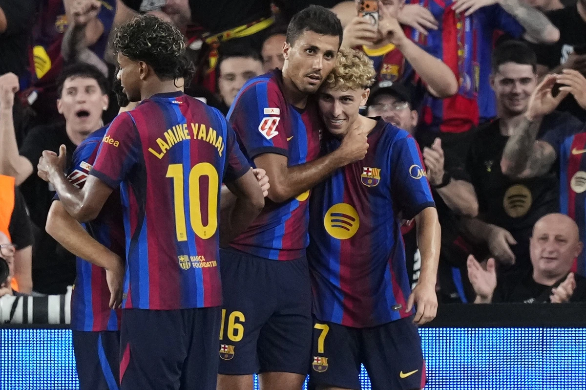 Raphinha y Fermín se disfrazan de '9' para vencer a un Athletic que se agarró a Unai Simón