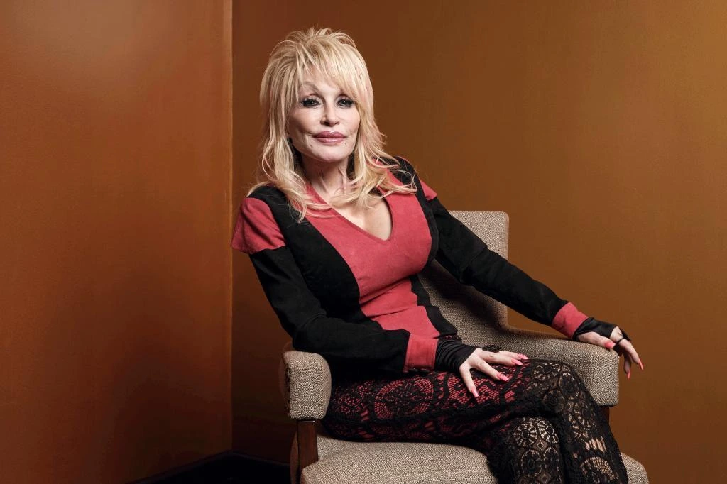 Muere Dolly Parton, estrella del country, actriz e icono pop