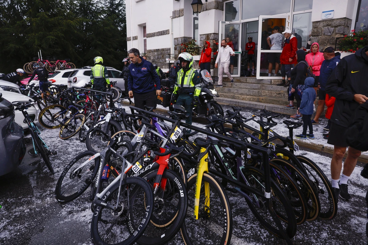 Una granizada obliga a cancelar la tercera etapa de la Vuelta a España