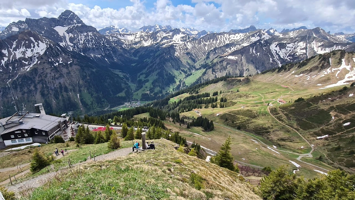 Deutscher Urlauber im Kleinwalsertal verschollen: Bergretter suchen ihn