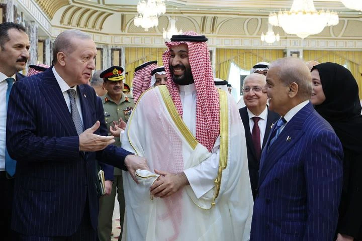 Histórico acuerdo defensivo entre Arabia, Pakistán y Turquía: claves del escudo triple