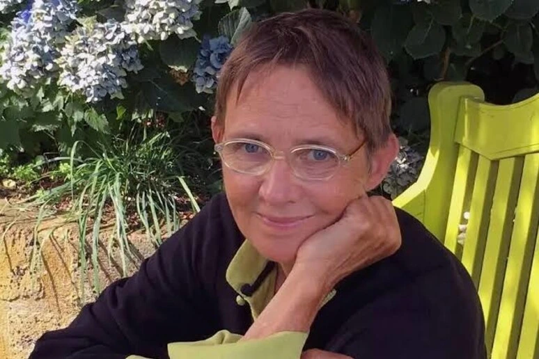 Tamaro: 'L'IA cambia la percezione della realtà, io continuo a scrivere a mano'