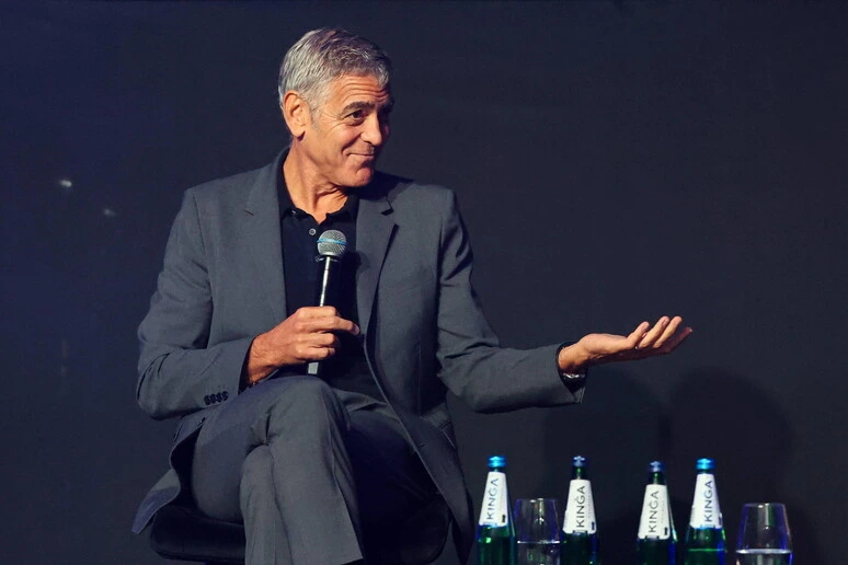 Al lido tra i divi Clooney, Pattinson e Vikander, ma Hollywood latita