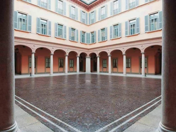 Mediobanca e «i conti migliori di sempre»: quasi due miliardi di ricavi e utili a 711 milioni in sei mesi