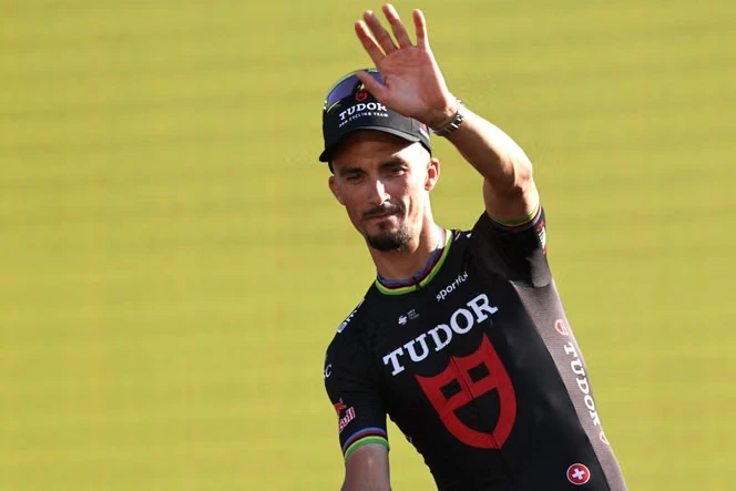 Julian Alaphilippe, double champion du monde et figure emblématique du cyclisme français, annonce la fin de sa carrière