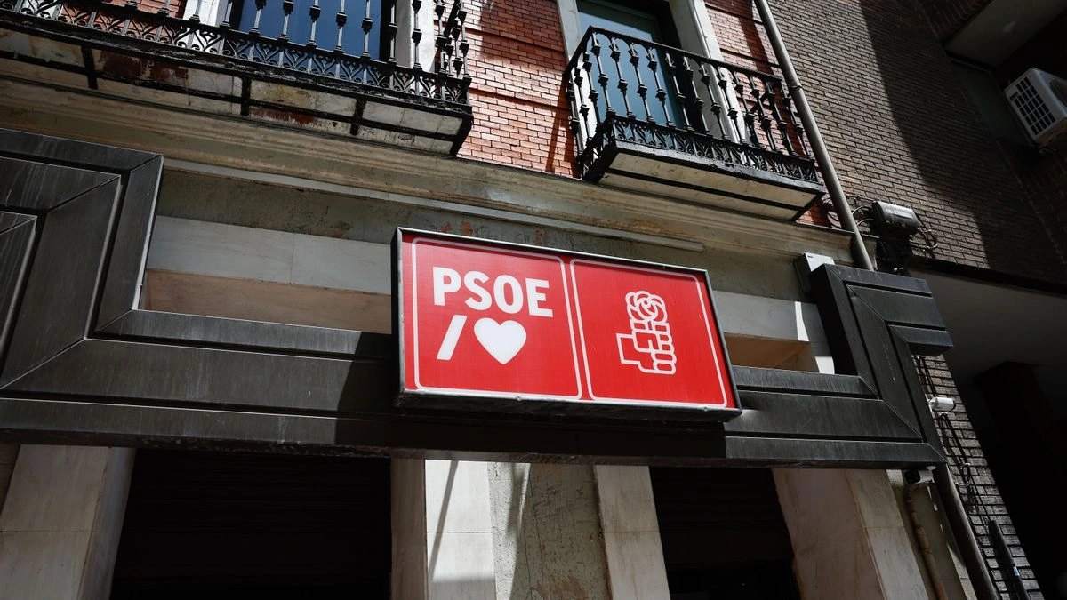 El juez Pedraz abre la puerta a imputar al PSOE en el caso Leire Díez al permitir el análisis de seis de sus cuentas bancarias
