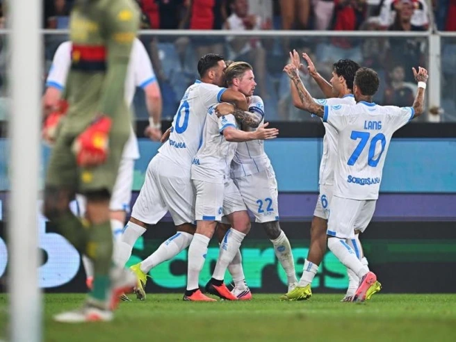 Genoa-Napoli 0-2, gol di De Bruyne e Vergara: gli azzurri soffrono, poi cambi decisivi di Allegri