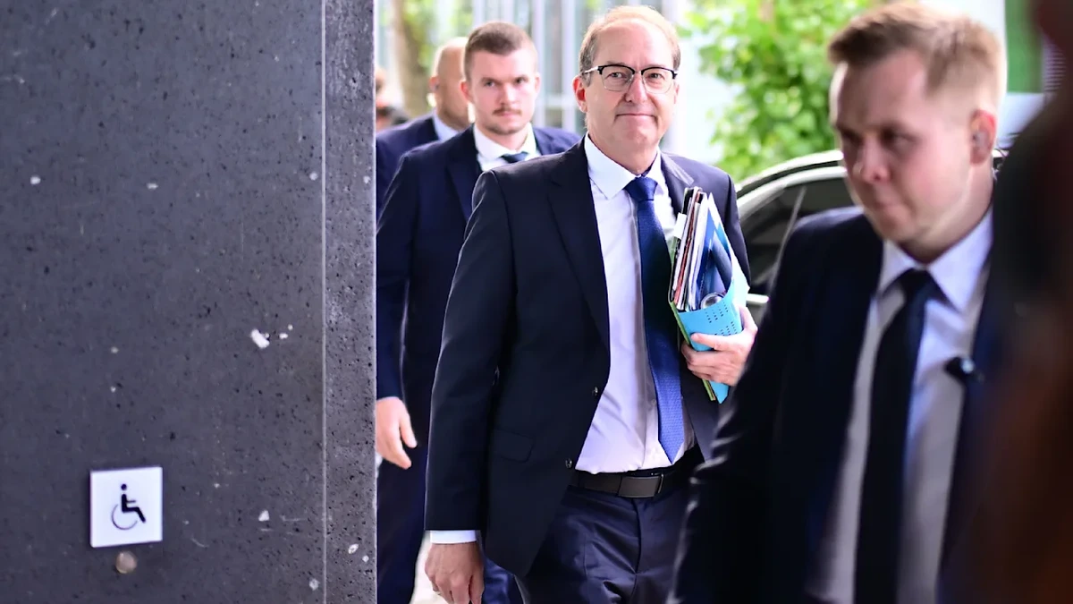 Wegen Drohnen-Angriff in Leipzig: Innenminister Dobrindt unterbricht Urlaub