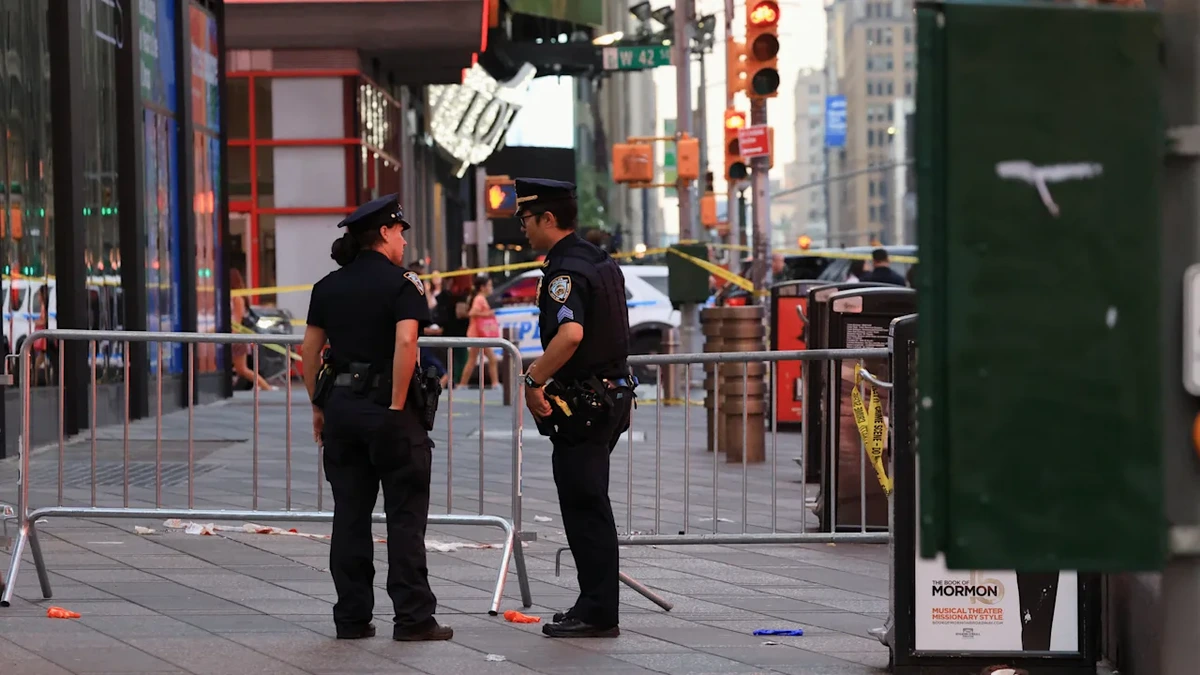 New York: Frau sticht am Times Square auf Menschen ein