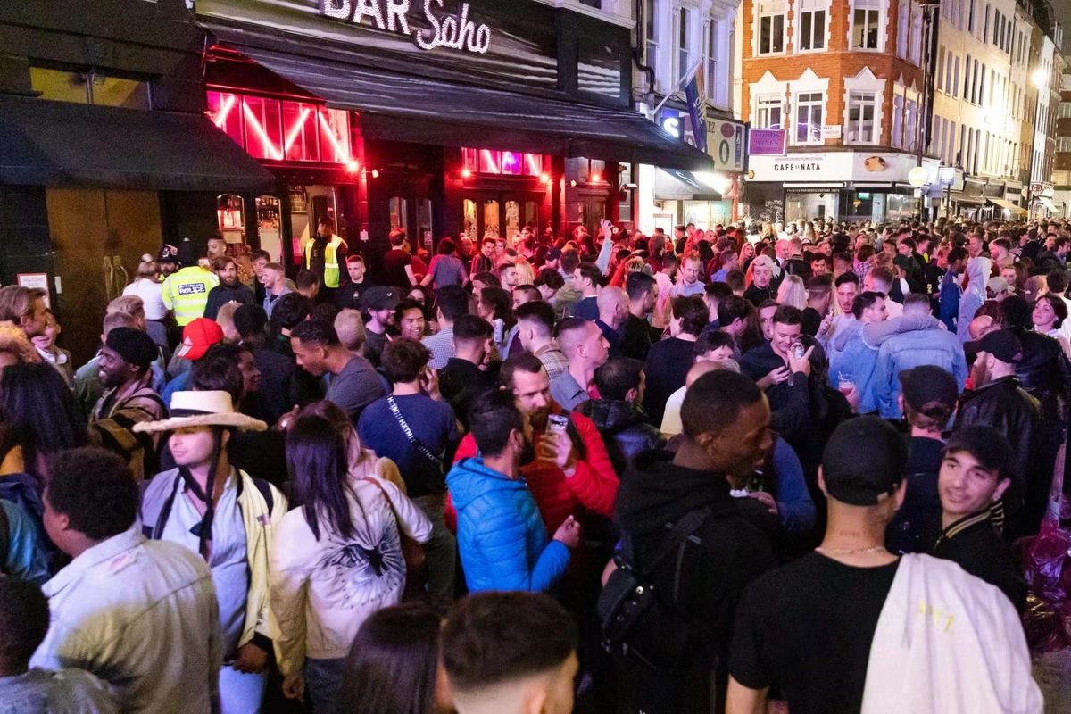 No 10 enters Soho licensing row after Sadiq Khan criticism of proposed pub standing restrictions