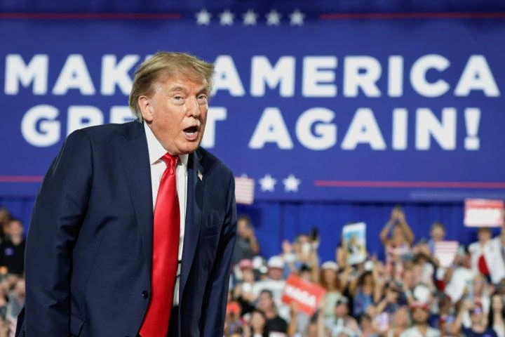 La salud de Trump, bajo la lupa: el debate sobre su peso y las recurrentes marcas en sus manos