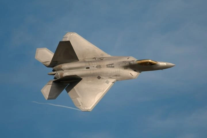 El día que un modesto avión derribó uno de los cazas más sofisticados del Ejército de EEUU, valorado en 334 millones: "Una cura de humildad"