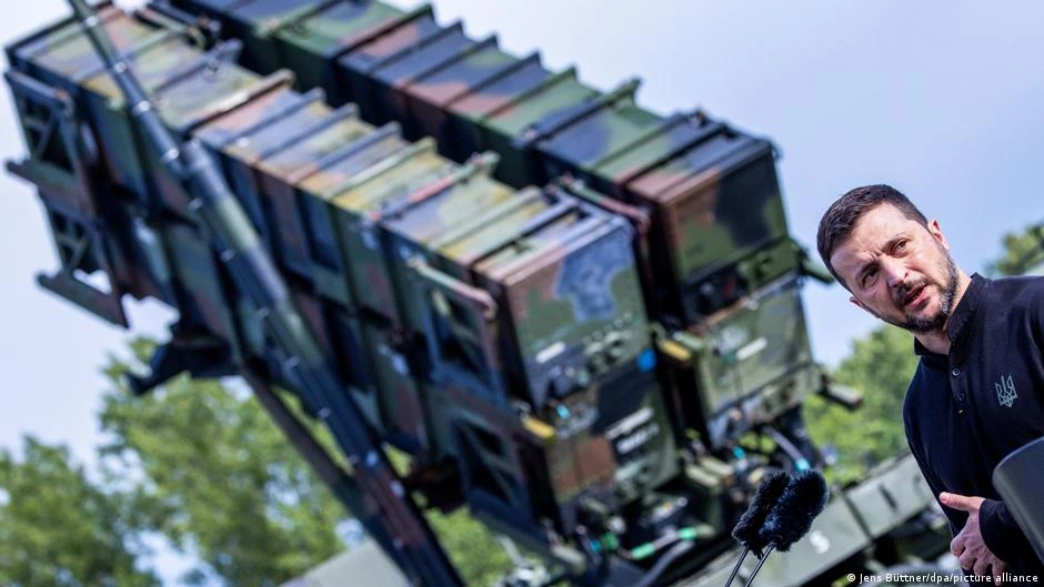 Según Zelenski, Trump permite a Ucrania fabricar misiles de defensa Patriot
