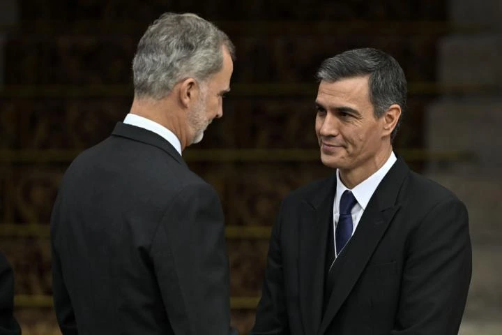 El rey despacha con Sánchez en plena crisis migratoria en Ceuta, mientras Marruecos tacha de "provocación" su posible visita