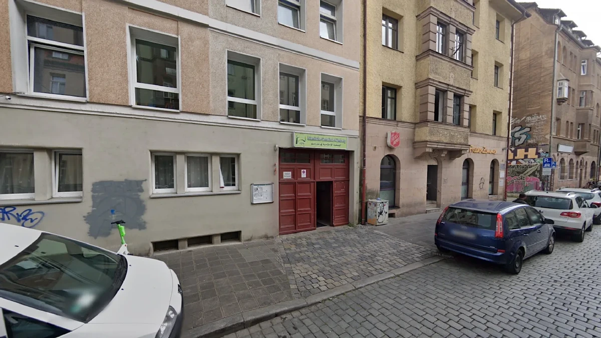 Tatverdächtiger festgenommen: Mann vor Moschee in Nürnberg niedergestochen