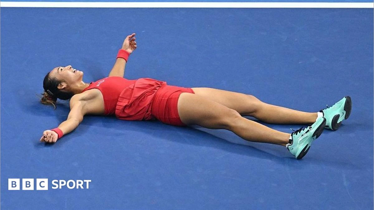 Karaoke-singing Zheng makes history with China Open win