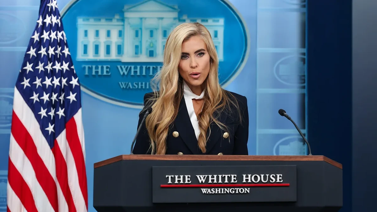 Er stellte sie selbst ein: Trump: Neue Sprecherin sollte Posten „überdenken“