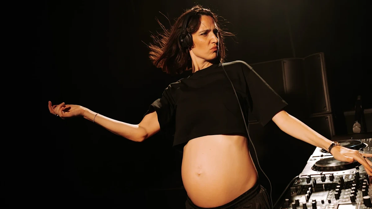 Techno-Queen Amelie Lens: Hochschwanger am DJ-Pult