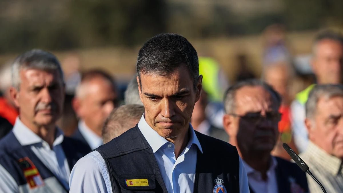 El accidente de Urda rompe la campaña y pone al Gobierno de nuevo contra las cuerdas