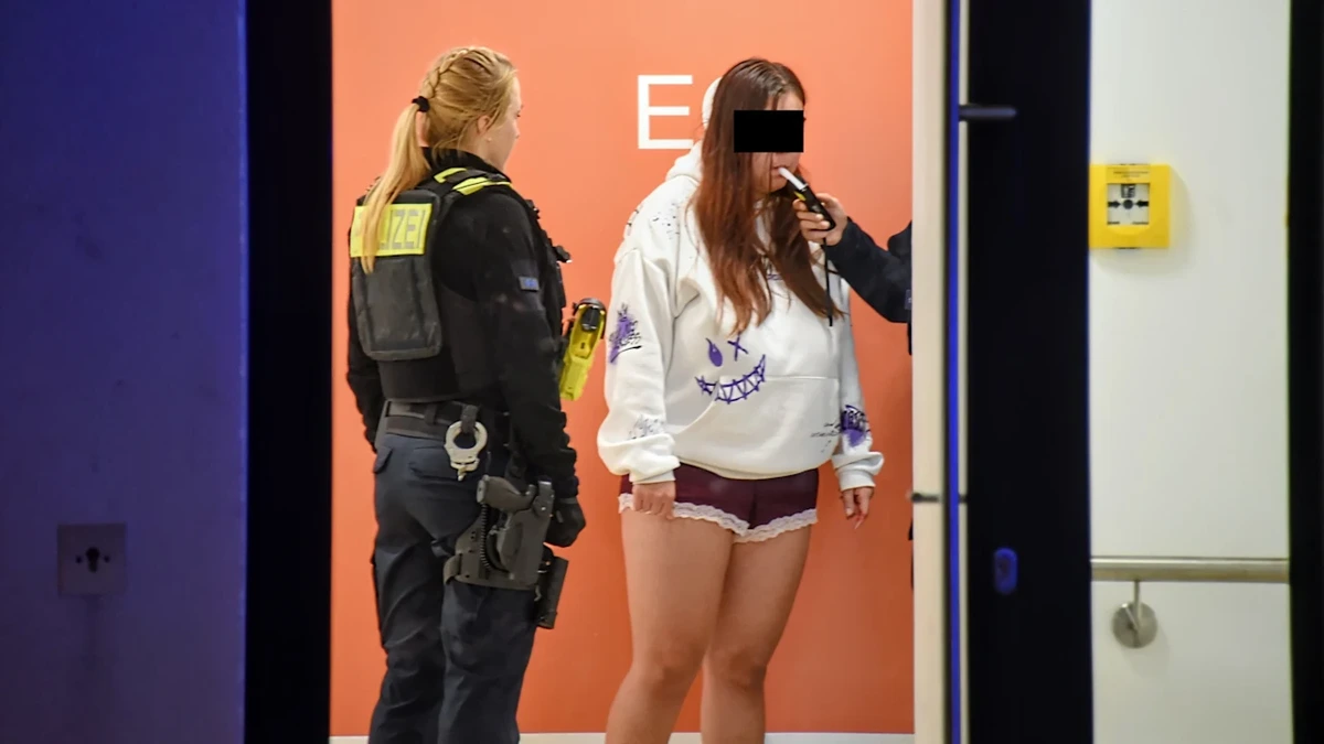 Beziehungsstreit in Berlin: Sie hat gerade auf ihren Freund eingestochen!