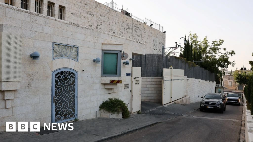 Most UK diplomats to leave East Jerusalem consulate, Israel says, as Miliband says 'vital services' to remain
