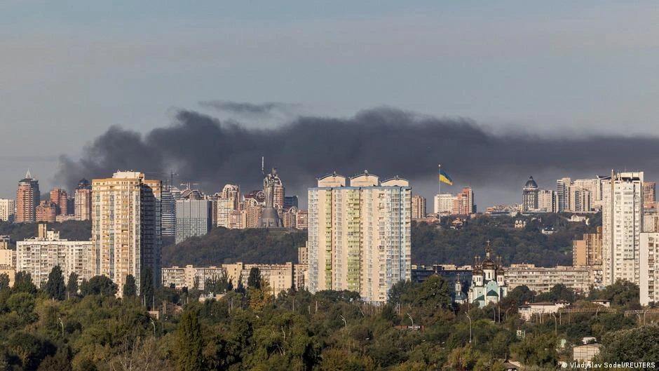 Reportan explosiones en Kiev tras alerta de misil balistico