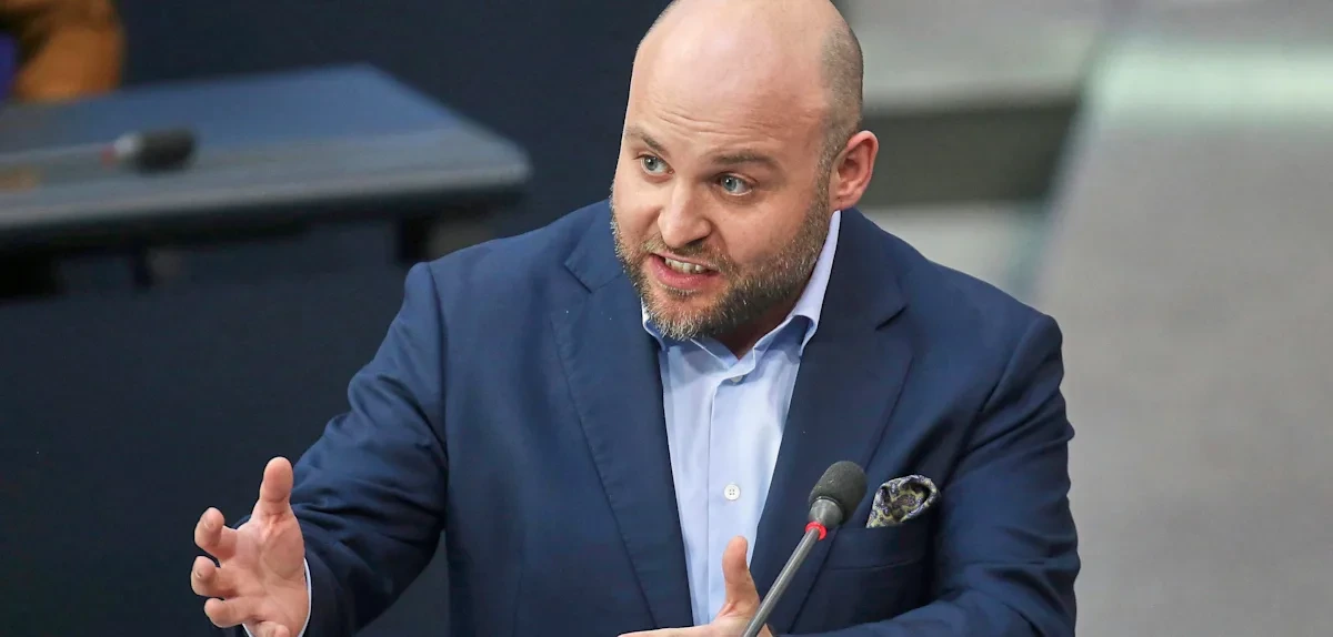 „Wie lächerlich ist das denn?“ – AfD-Politiker wütet gegen „überbezahlte ZDF-Meinungsmacher“