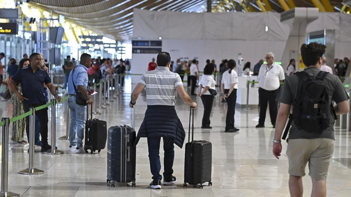 Las aerolíneas aumentan su oferta de vuelos para el invierno pero asumen la “alta incertidumbre” por Oriente Medio