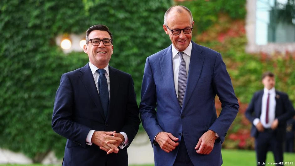 Andy Burnham anuncia una nueva cooperación con Alemania contra amenazas híbridas e injerencias